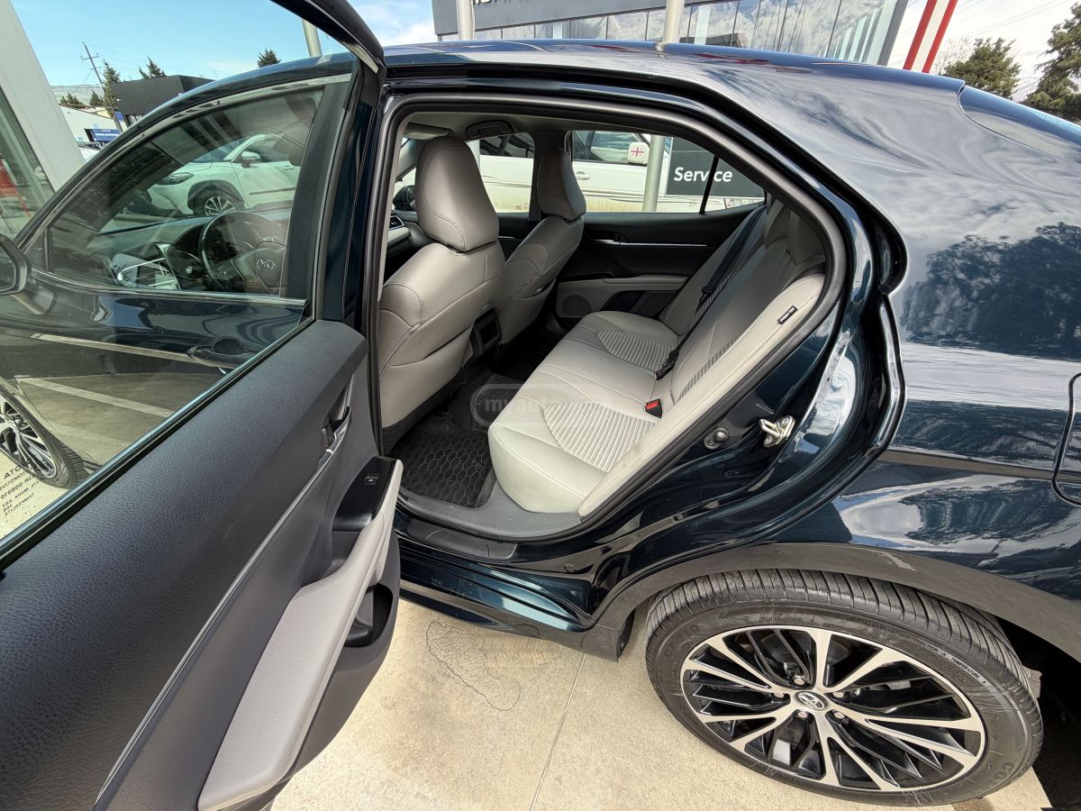 Toyota Camry - фото 12