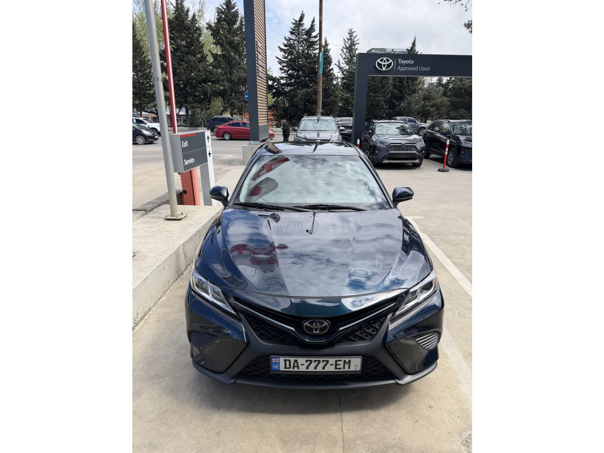 Toyota Camry - фото 3