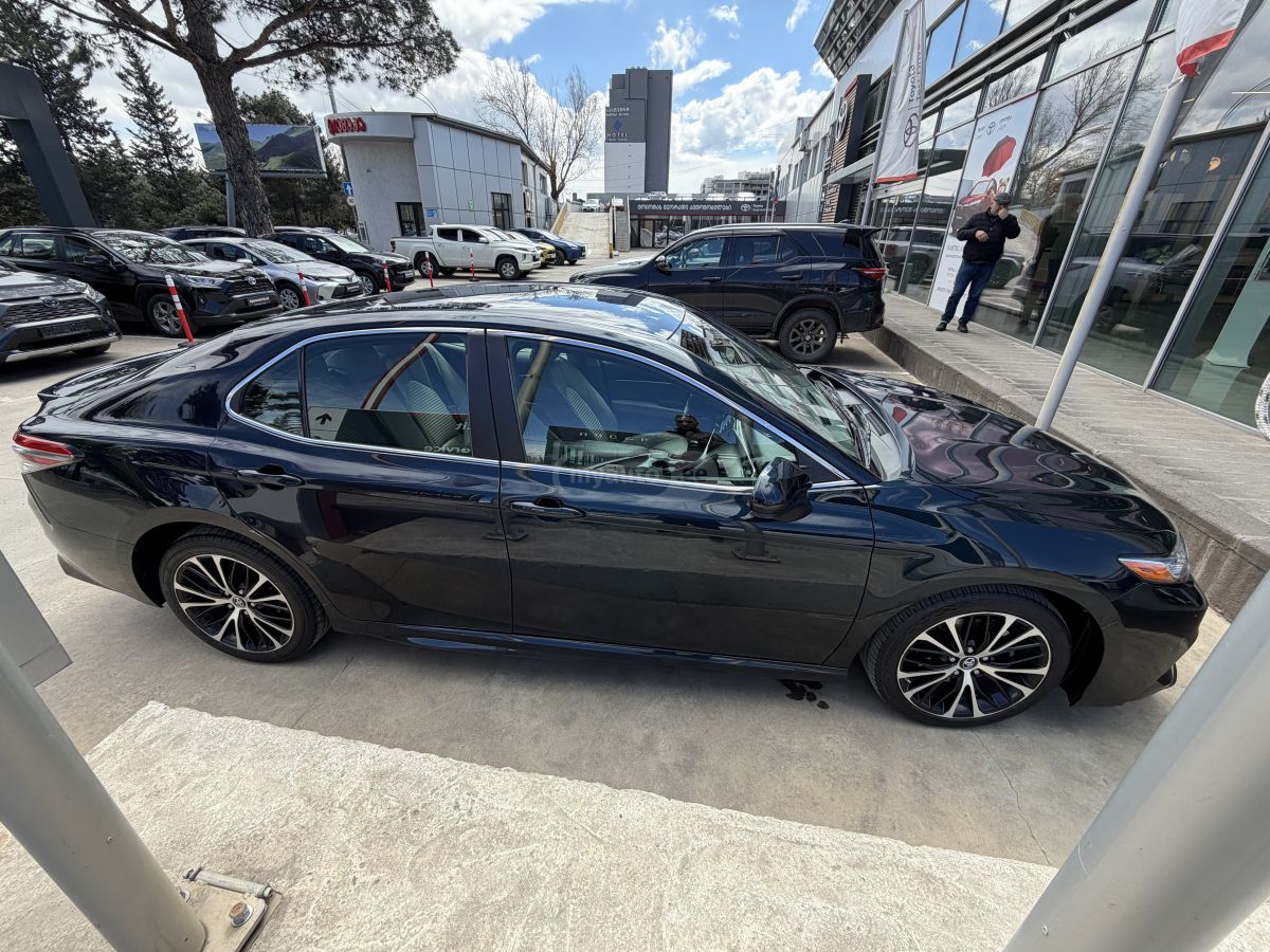 Toyota Camry - фото 4