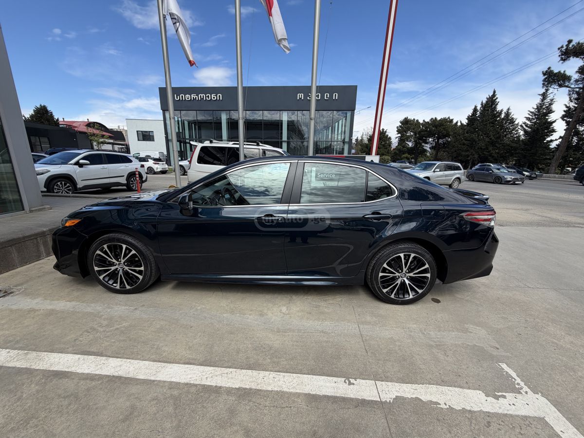 Toyota Camry - фото 8