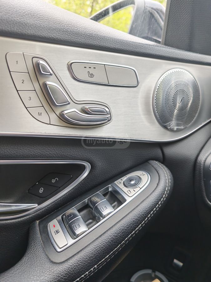 Mercedes-Benz C 300 - фото 11