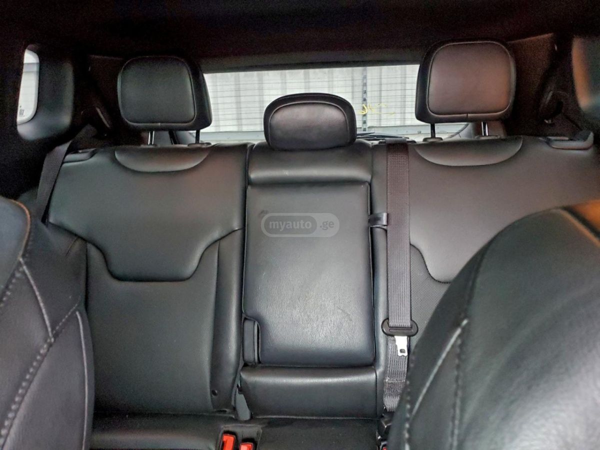 Jeep Limited 4dr 4x4 Automatic — миниатюра 9