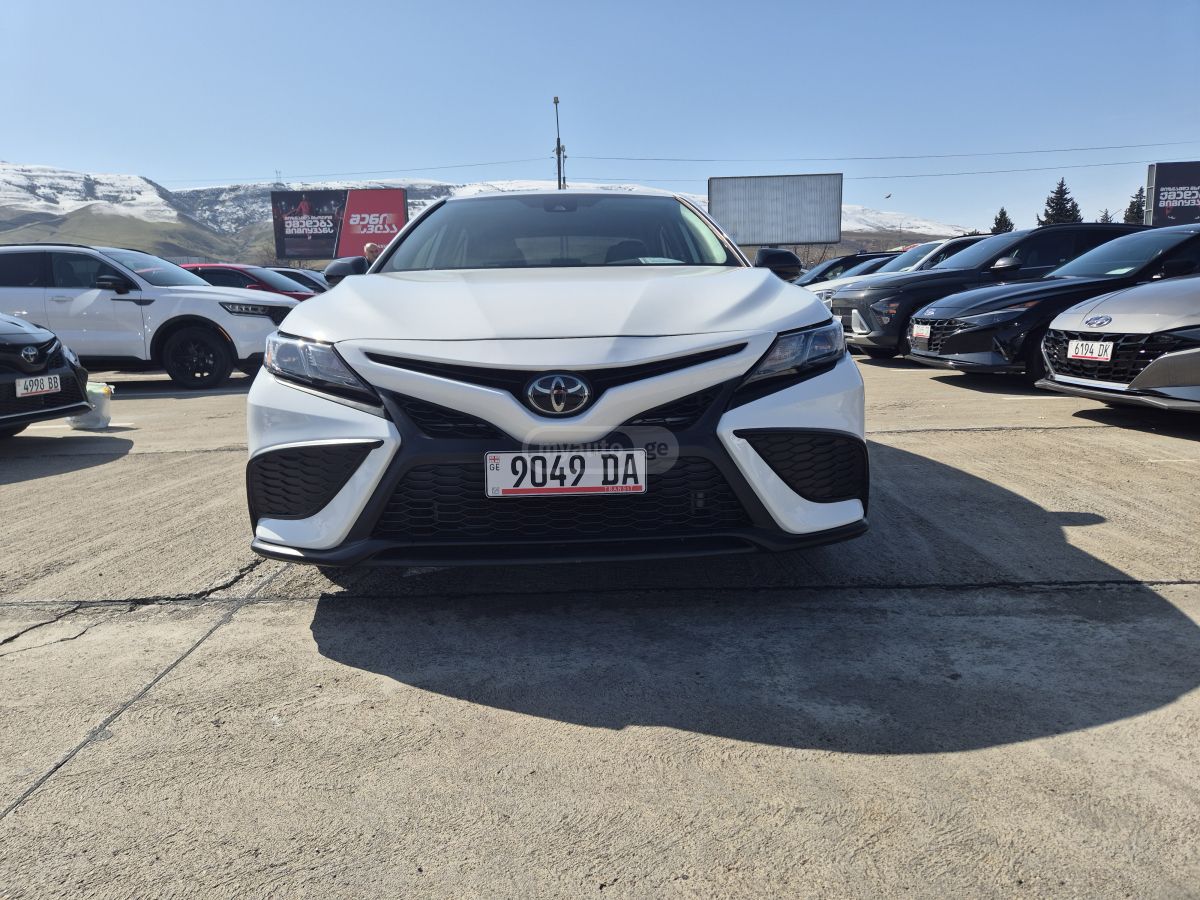 Toyota Camry - фото 2