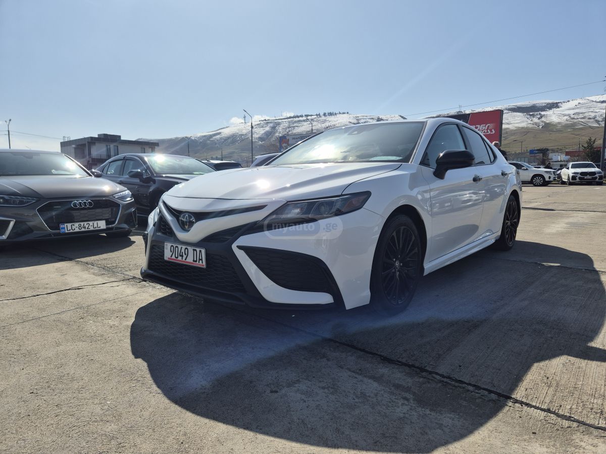 Toyota Camry - фото 3