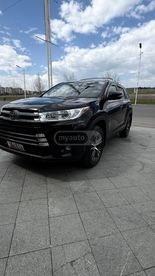 Toyota Highlander - фото 1
