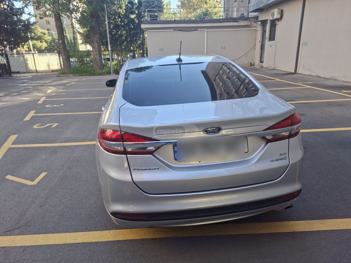 Ford Fusion - фото 1
