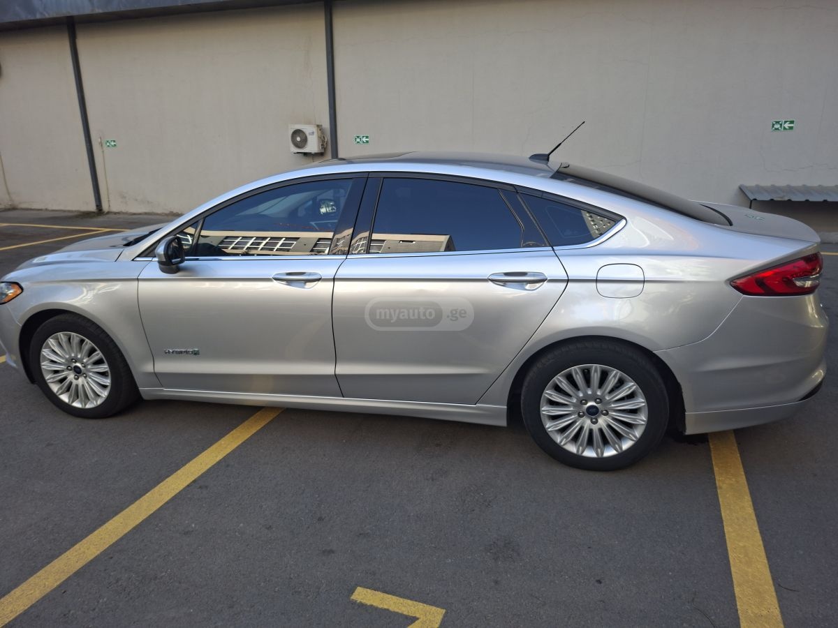 Ford Fusion - фото 8