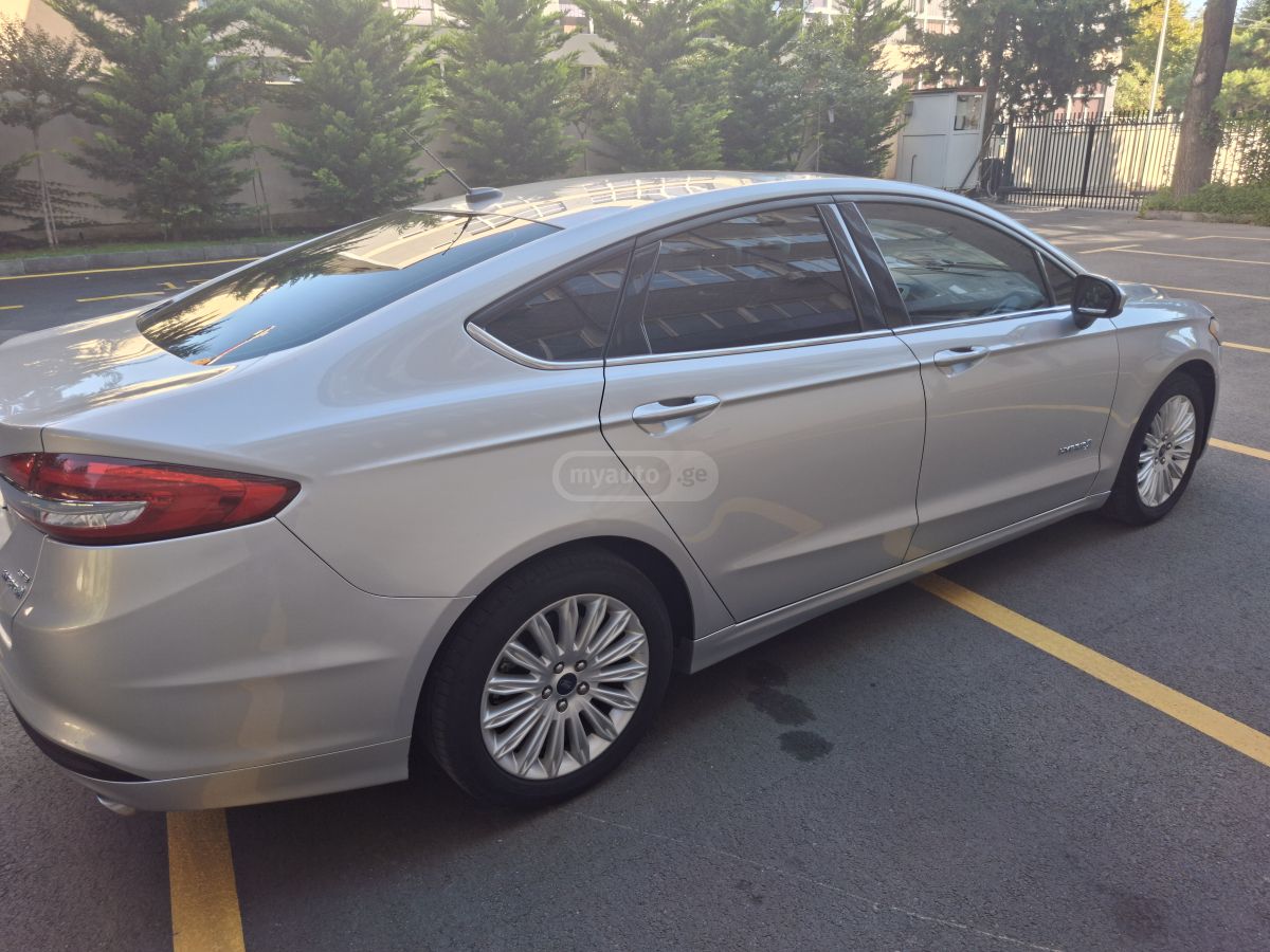 Ford Fusion - фото 9