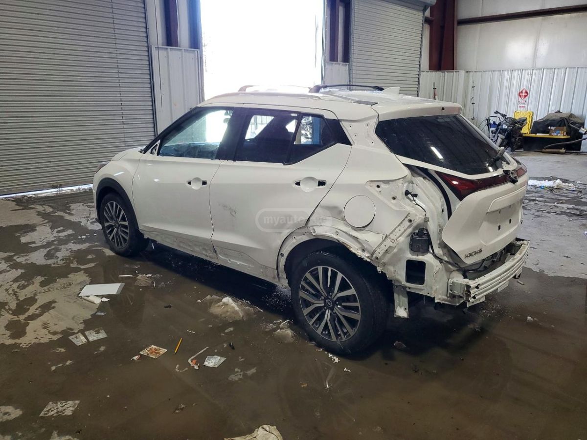 Nissan SV 4dr Front-Wheel Drive CVT — миниатюра 2