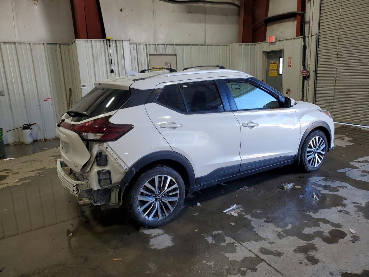 Nissan SV 4dr Front-Wheel Drive CVT — миниатюра 3