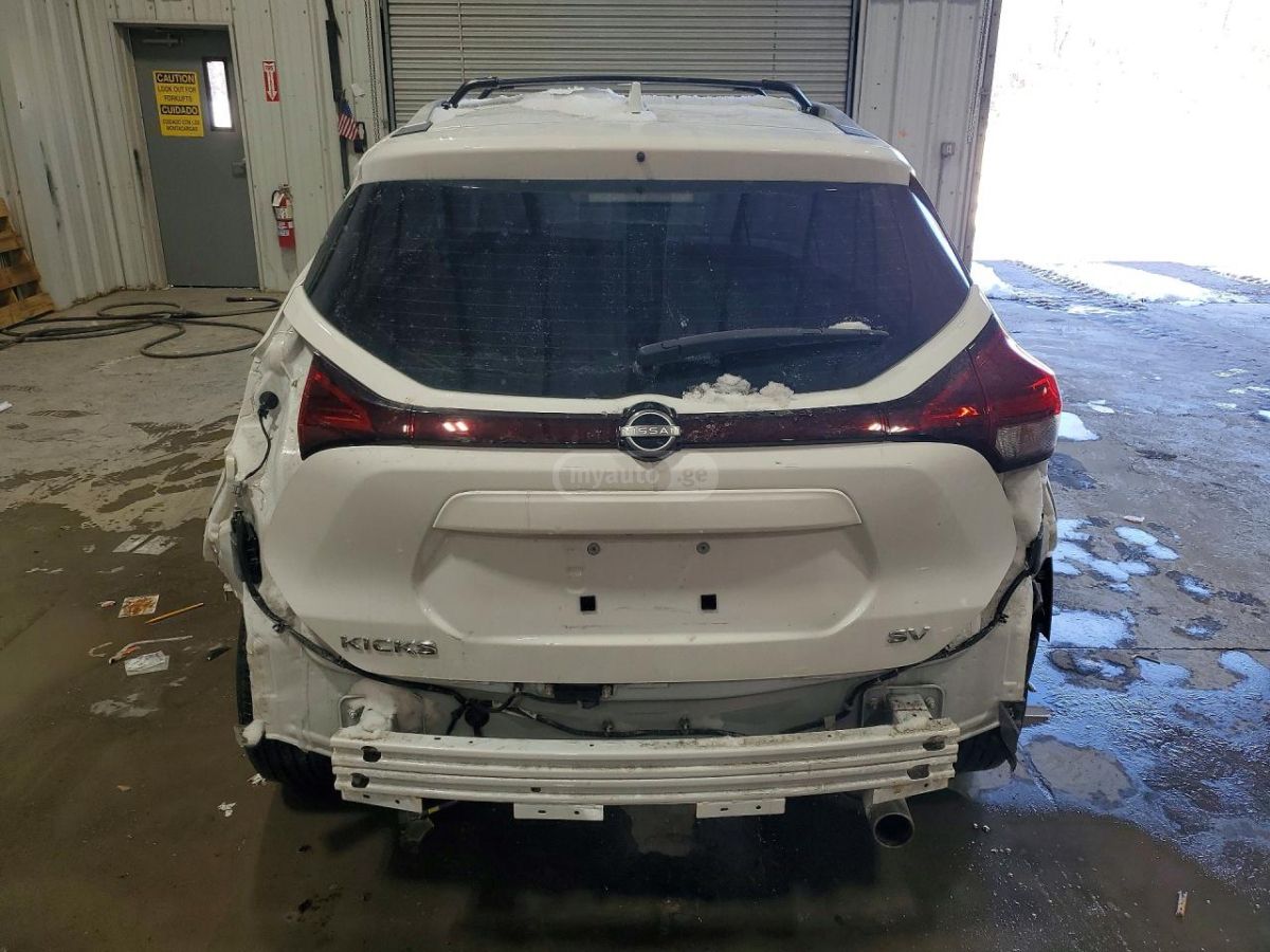 Nissan SV 4dr Front-Wheel Drive CVT — миниатюра 6