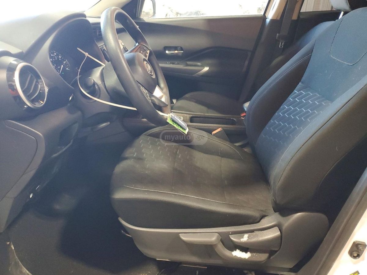 Nissan SV 4dr Front-Wheel Drive CVT — миниатюра 7