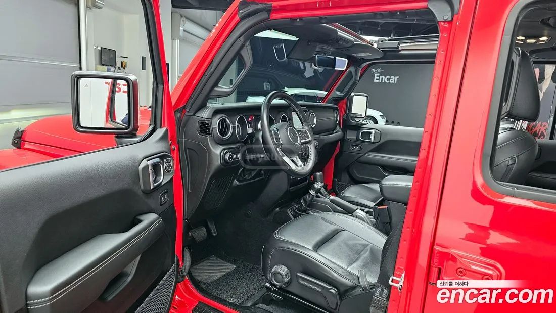 Jeep Wrangler - фото 10