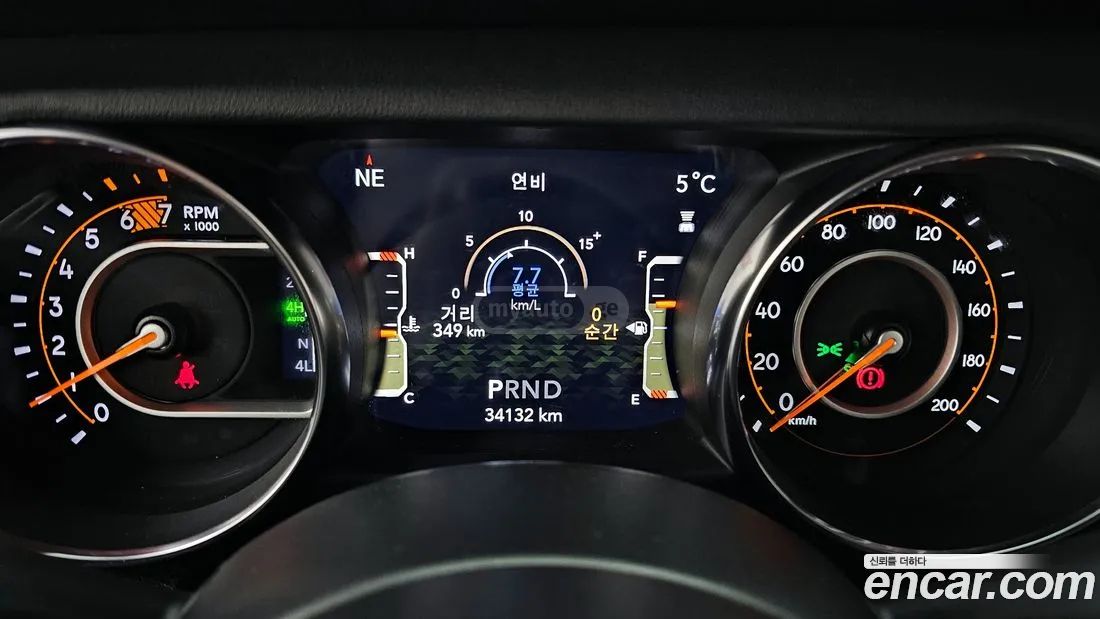 Jeep Wrangler - фото 8