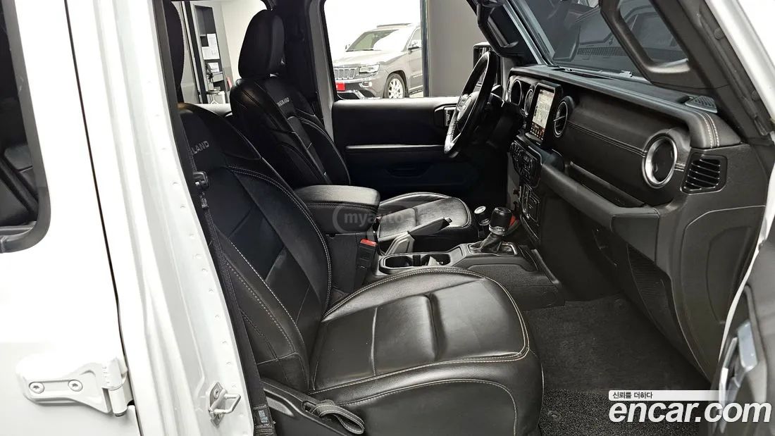 Jeep Wrangler - фото 10