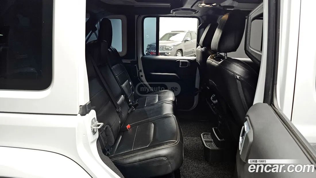 Jeep Wrangler - фото 11