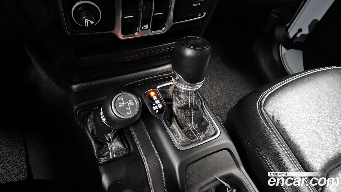 Jeep Wrangler - фото 9