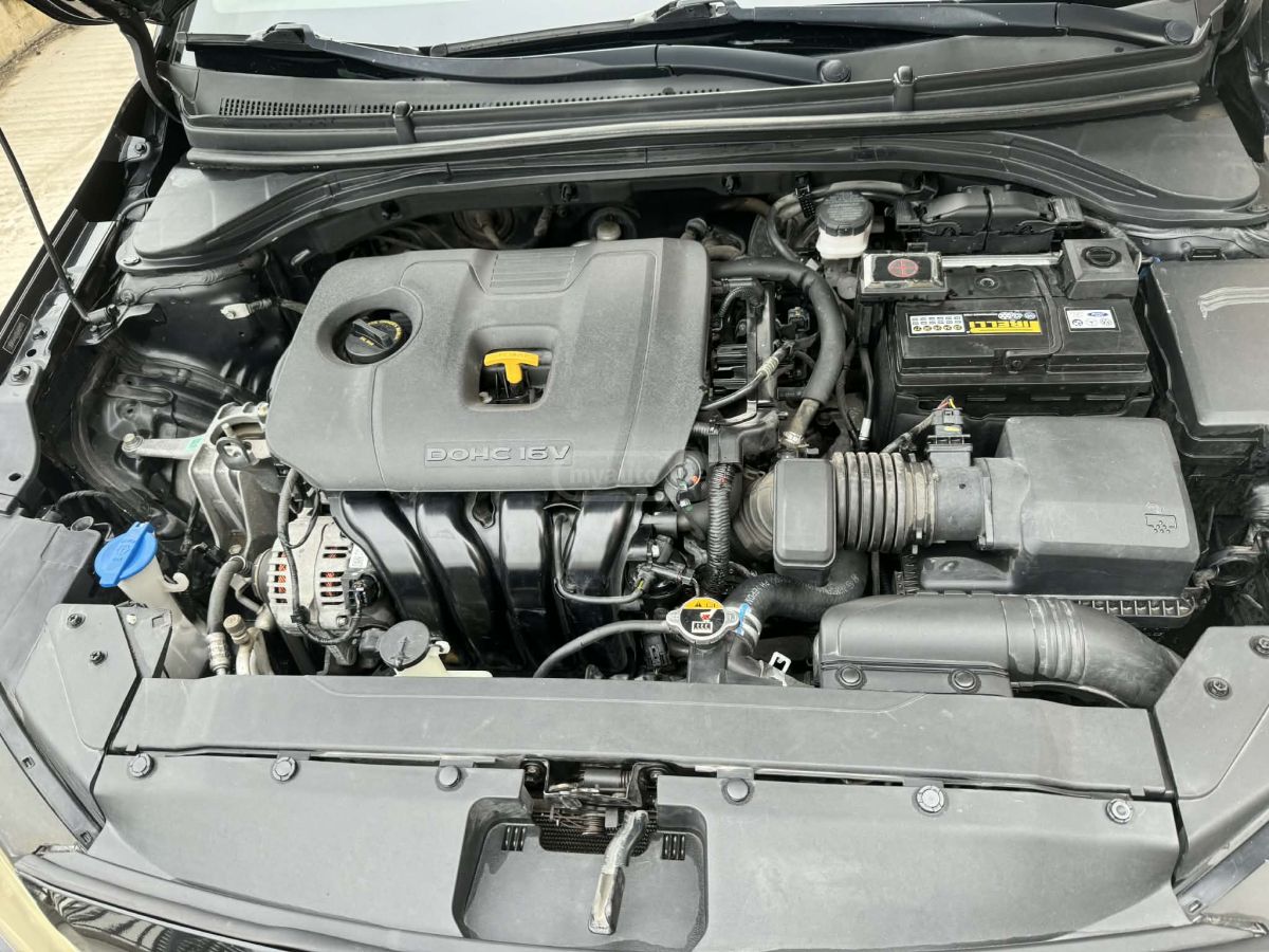 Hyundai Elantra - фото 14