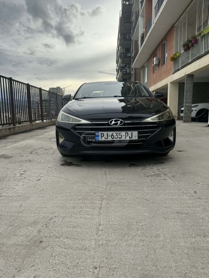 Hyundai Elantra - фото 2