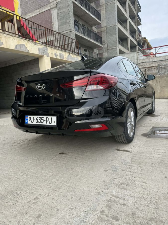 Hyundai Elantra - фото 4