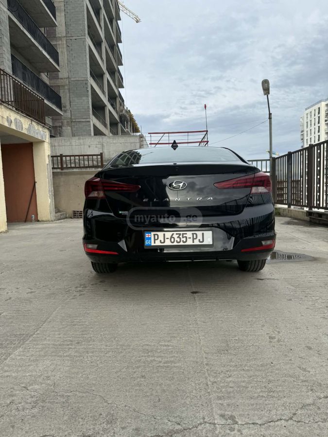 Hyundai Elantra - фото 5