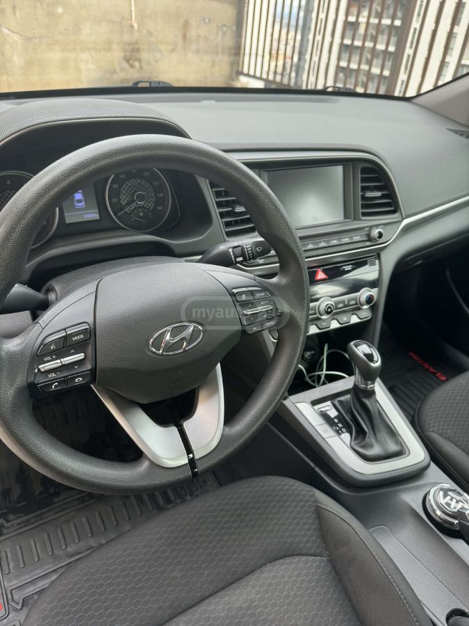 Hyundai Elantra - фото 8