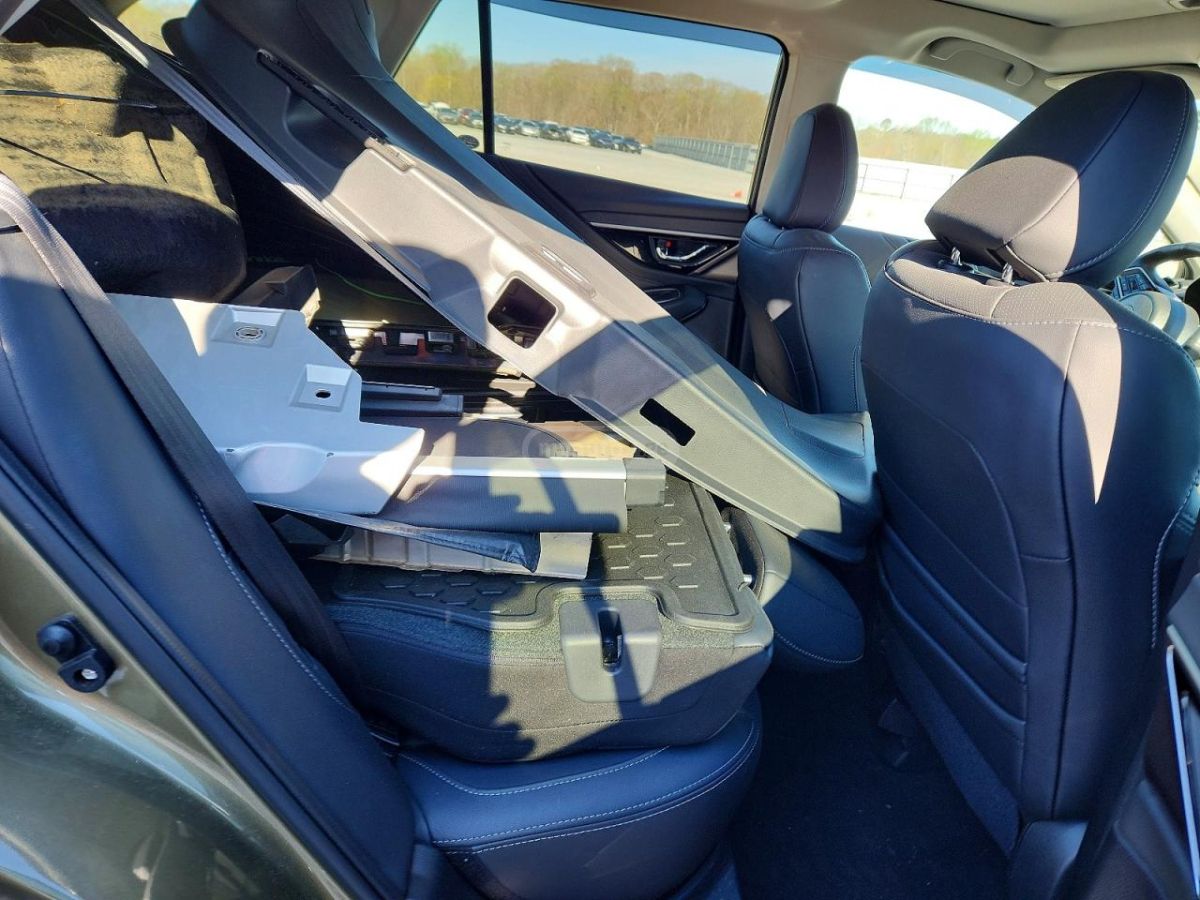 Subaru Limited 4dr All Wheel Drive CV — миниатюра 10