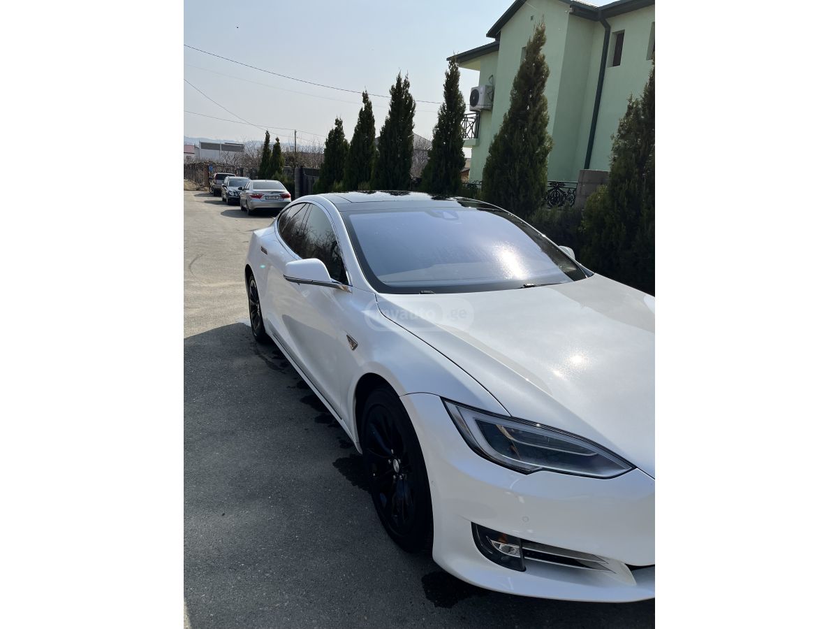 Tesla Model S - фото 3