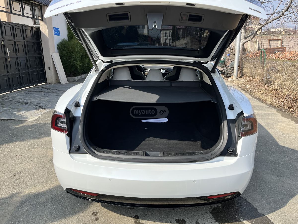 Tesla Model S - фото 7