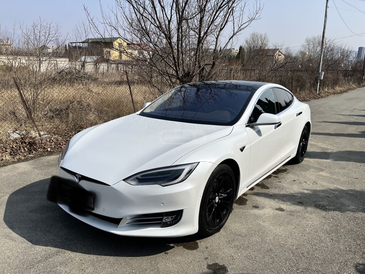 Tesla Model S - фото 8