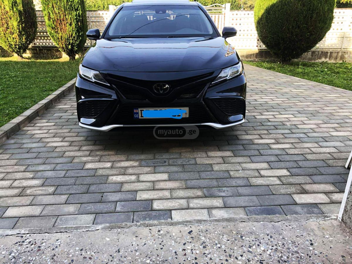 Toyota Camry - фото 1