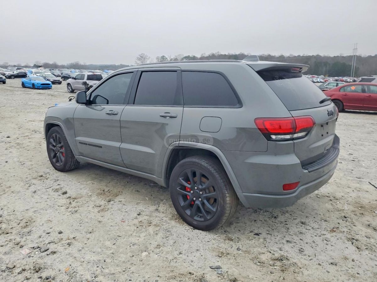 Jeep Grand Cherokee - фото 2