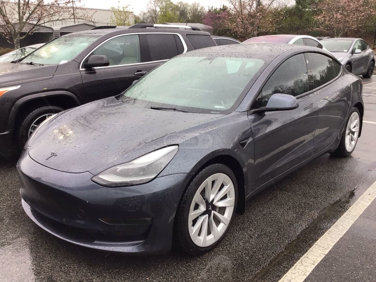 Tesla Model 3 - фото 1
