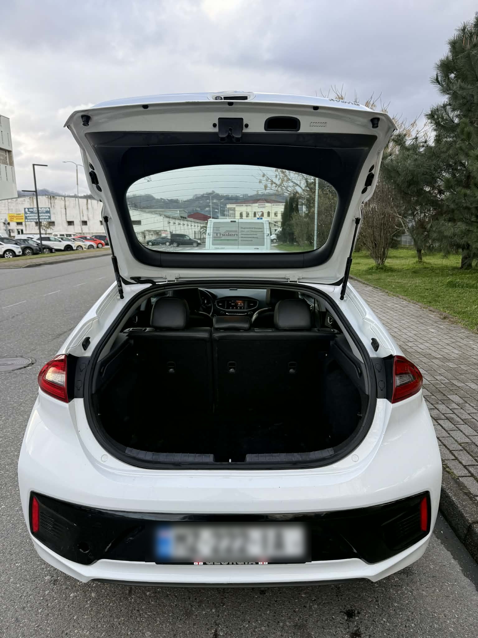 Hyundai Ioniq - фото 13