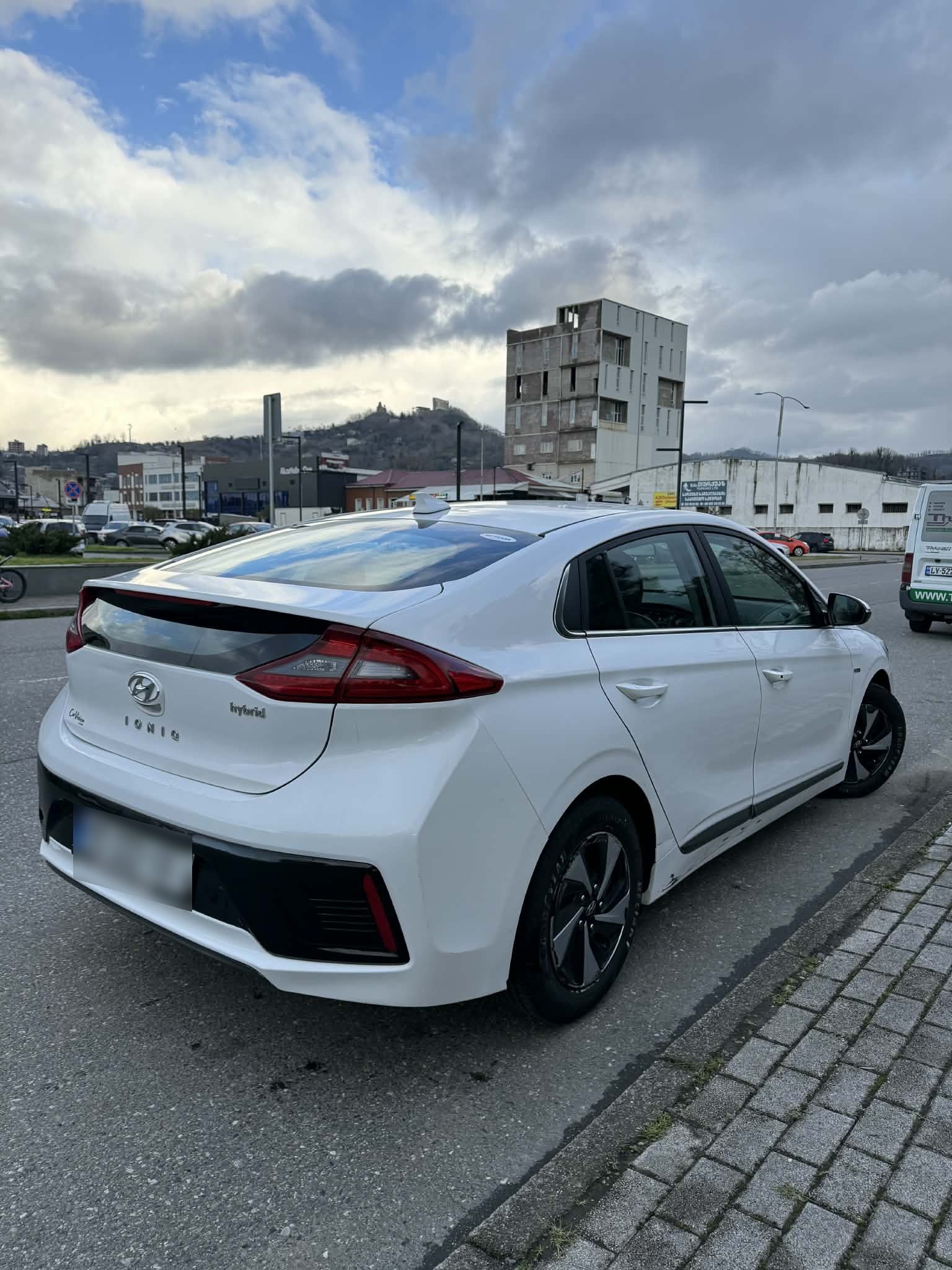 Hyundai Ioniq - фото 2