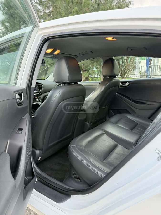 Hyundai Ioniq - фото 8