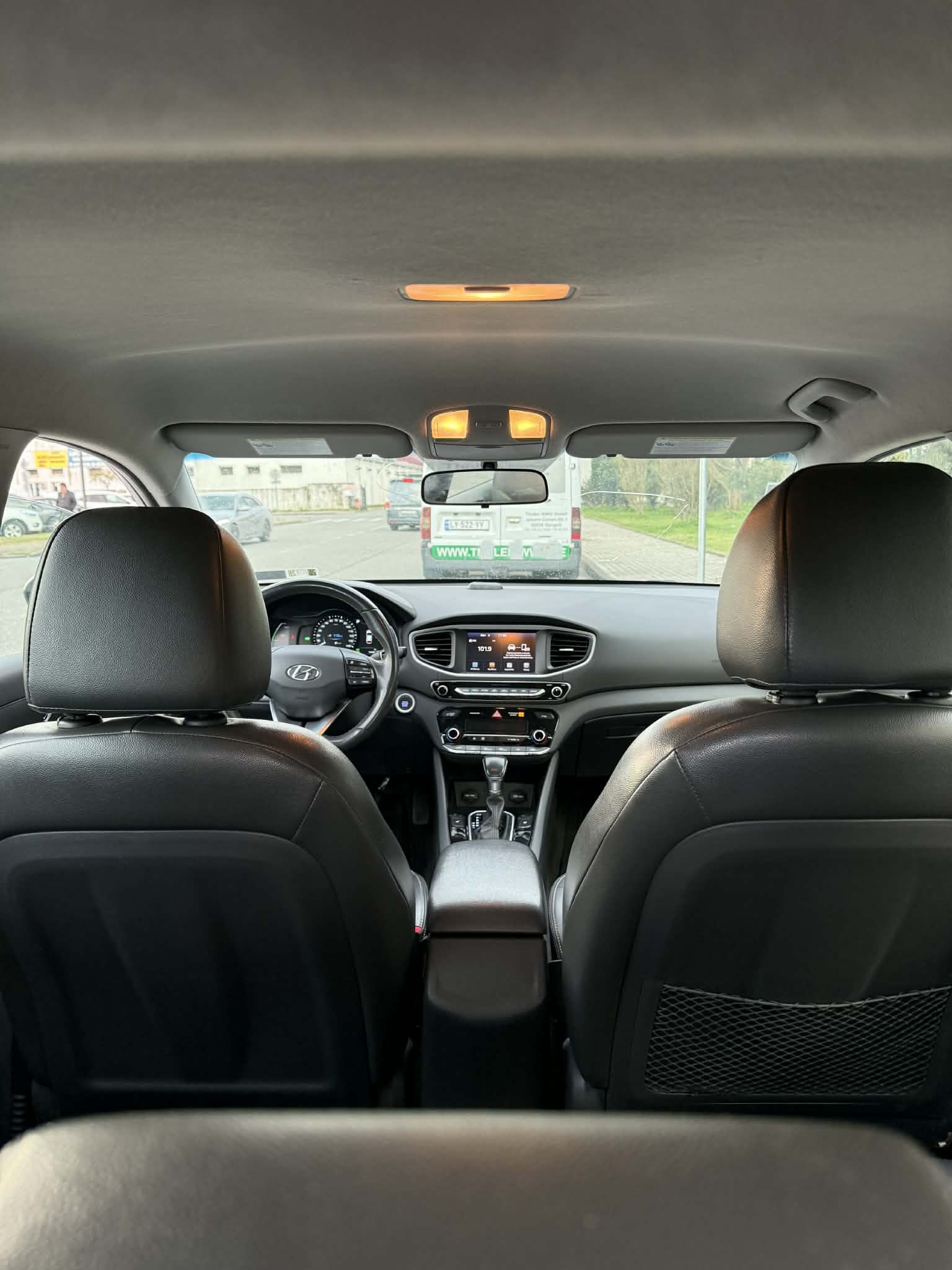 Hyundai Ioniq - фото 9