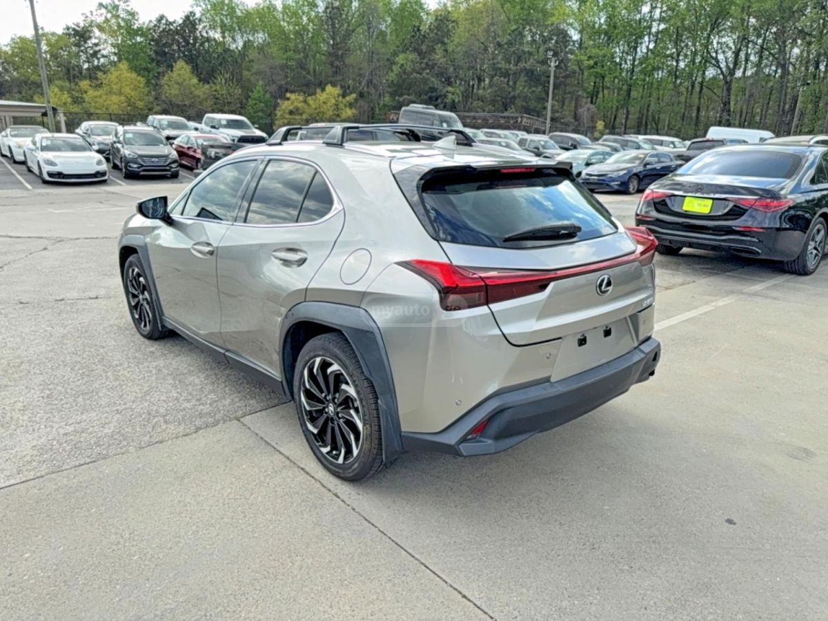 Lexus UX 200 - фото 4