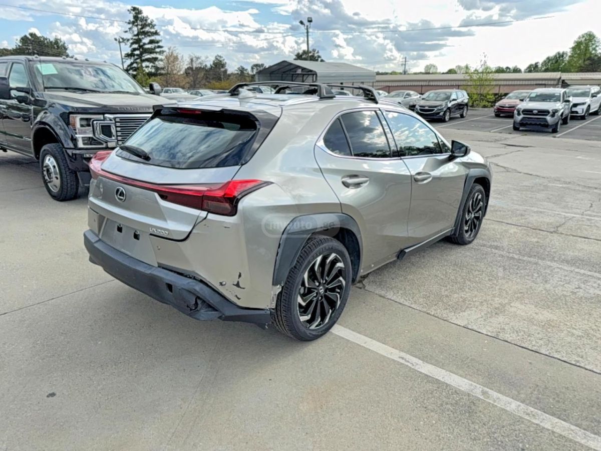 Lexus UX 200 - фото 5