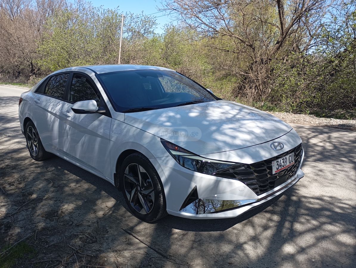 Hyundai Elantra - фото 3
