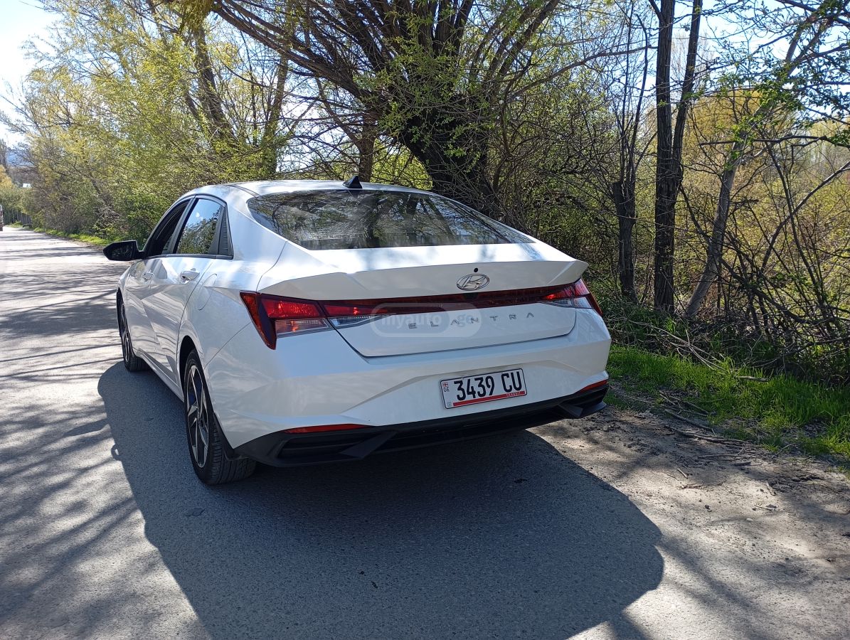 Hyundai Elantra - фото 4