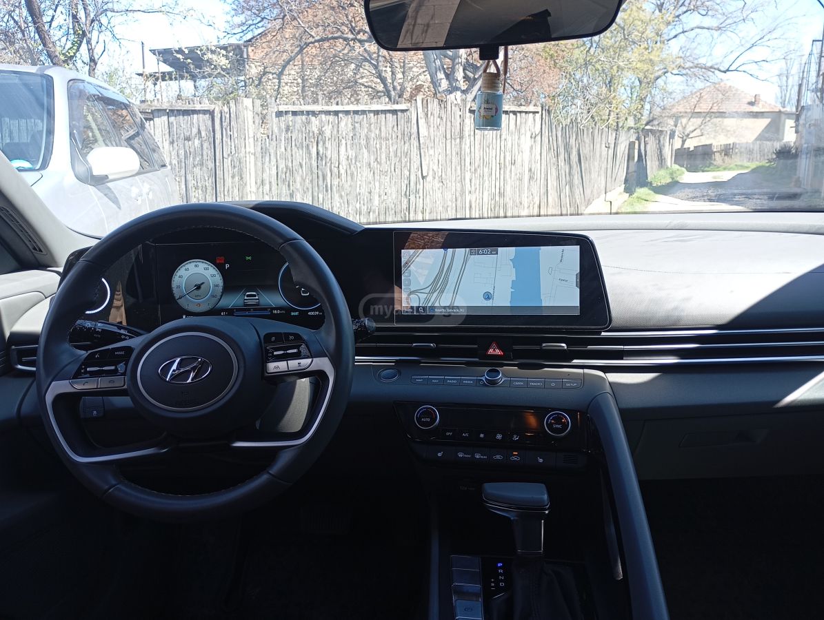 Hyundai Elantra - фото 8