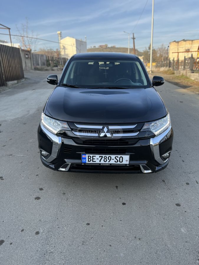 Mitsubishi Outlander - фото 1