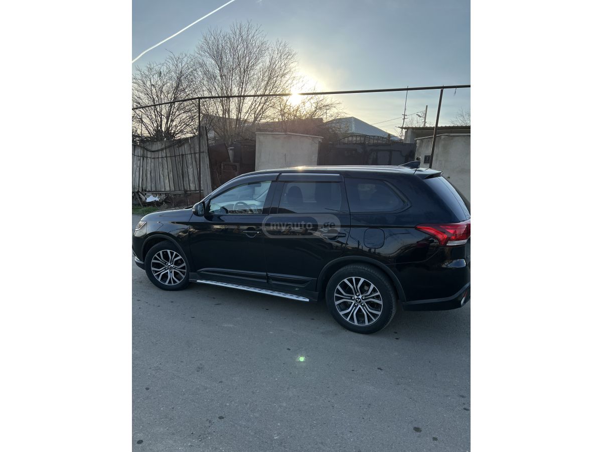 Mitsubishi Outlander - фото 3