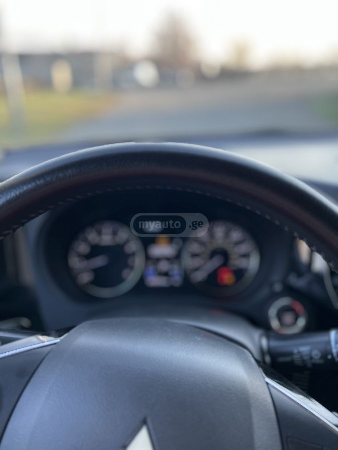 Mitsubishi Outlander - фото 4