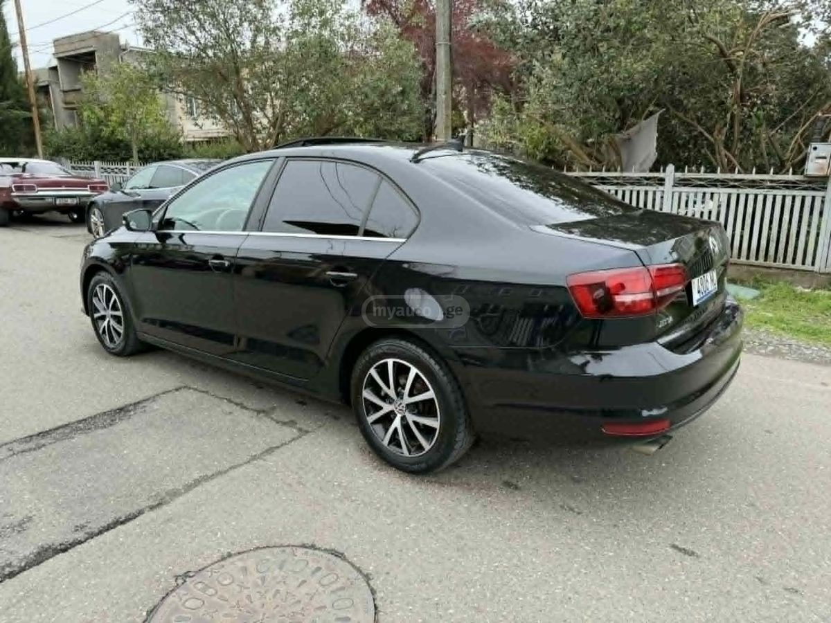 Volkswagen Jetta - фото 4