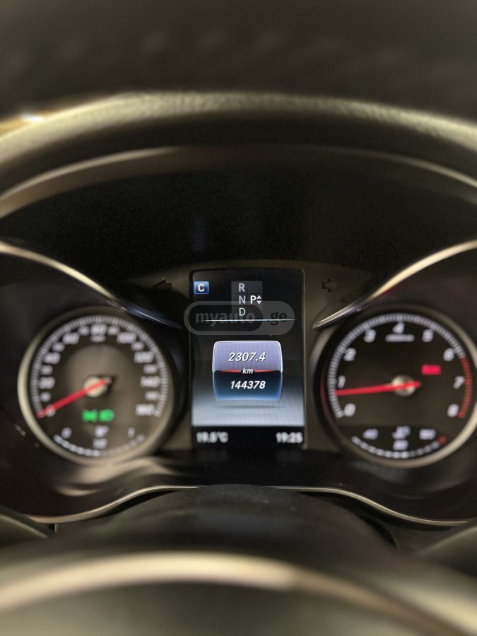 Mercedes-Benz C 300 - фото 10