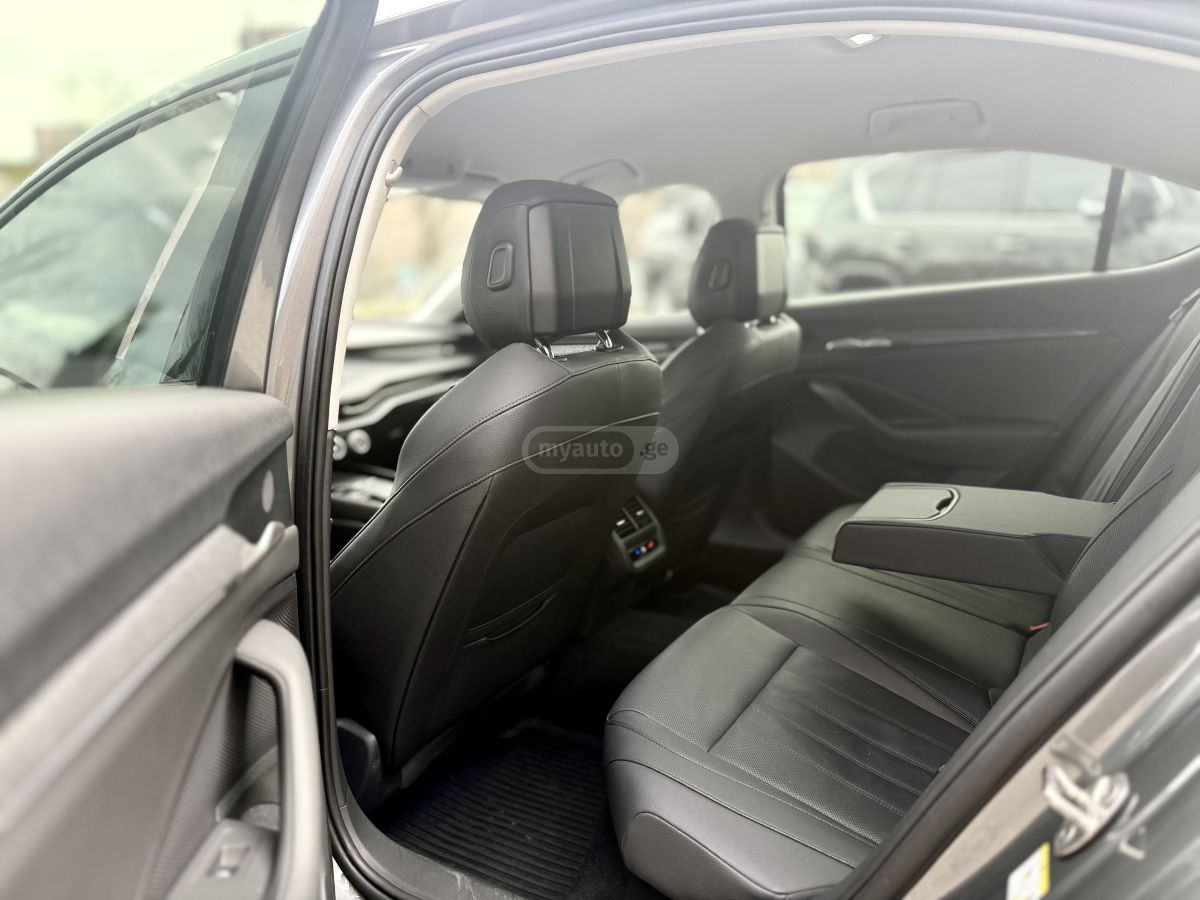 Skoda Superb - фото 13