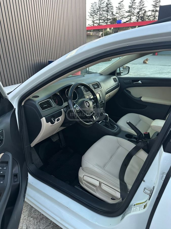 Volkswagen Jetta - фото 6