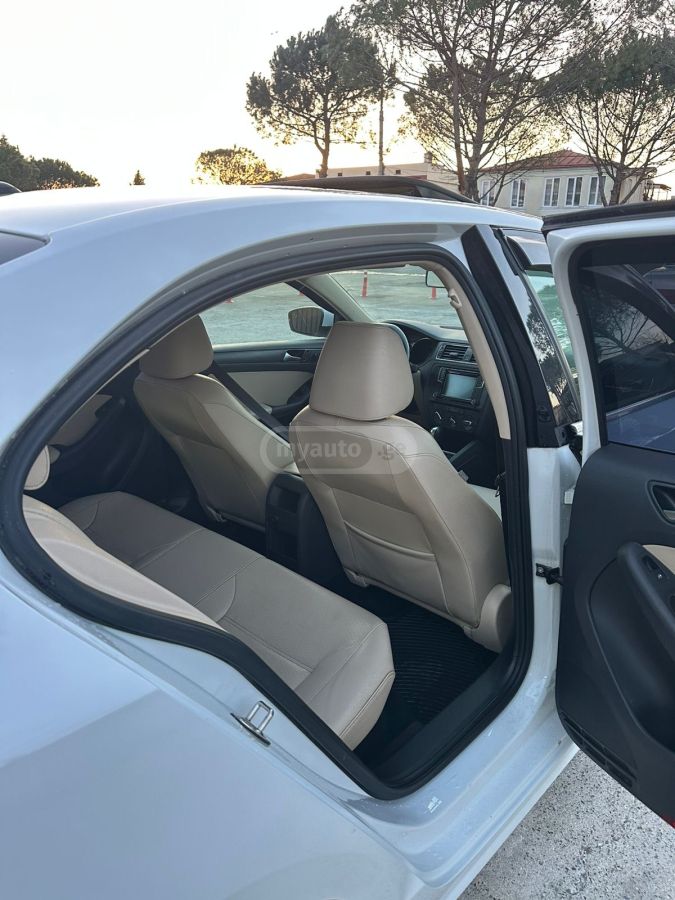 Volkswagen Jetta - фото 8